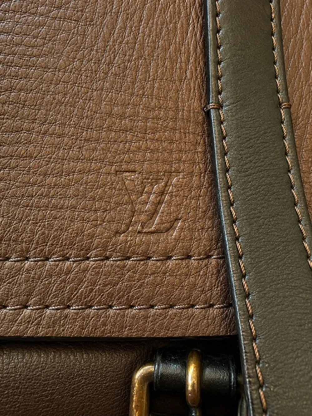 Authentic Louis Vuitton Messenger Bag – Brown Leather – 12” x 11” – Excellent Co